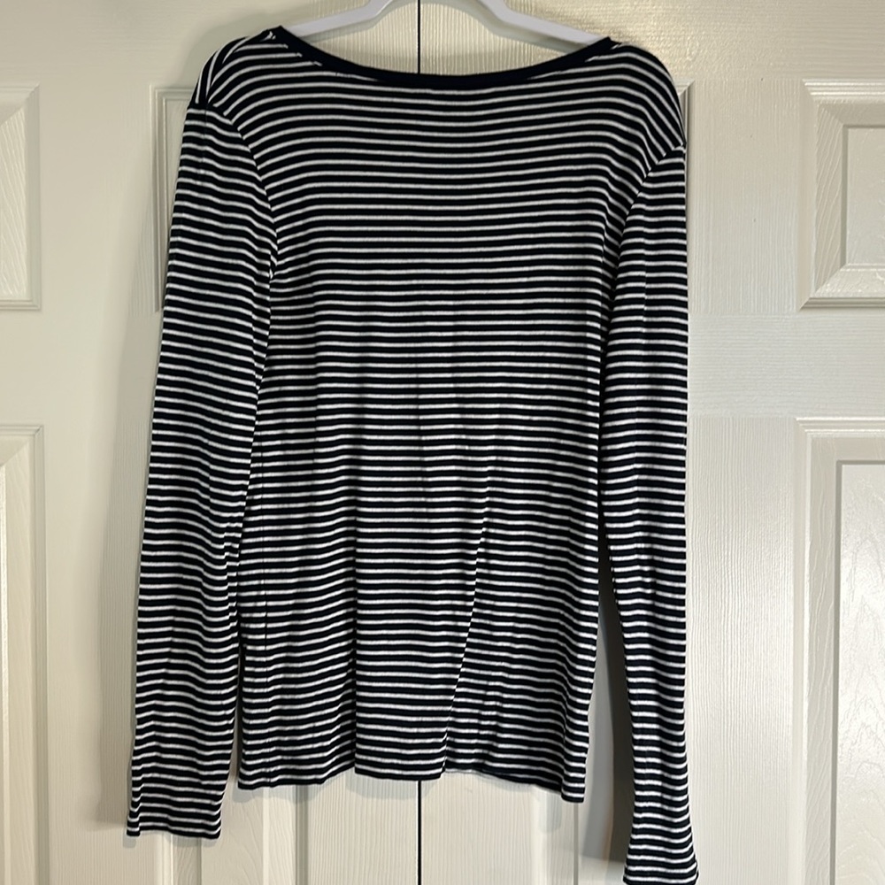 Ralph Lauren sport women’s long sleeve V-neck shirt - Picture 4 of 4